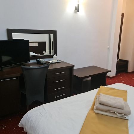 Hotel Magic Gt Trivale Pitesti Exterior photo
