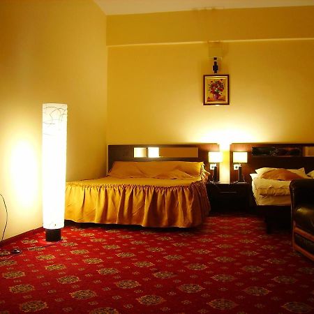 Hotel Magic Gt Trivale Pitesti Exterior photo