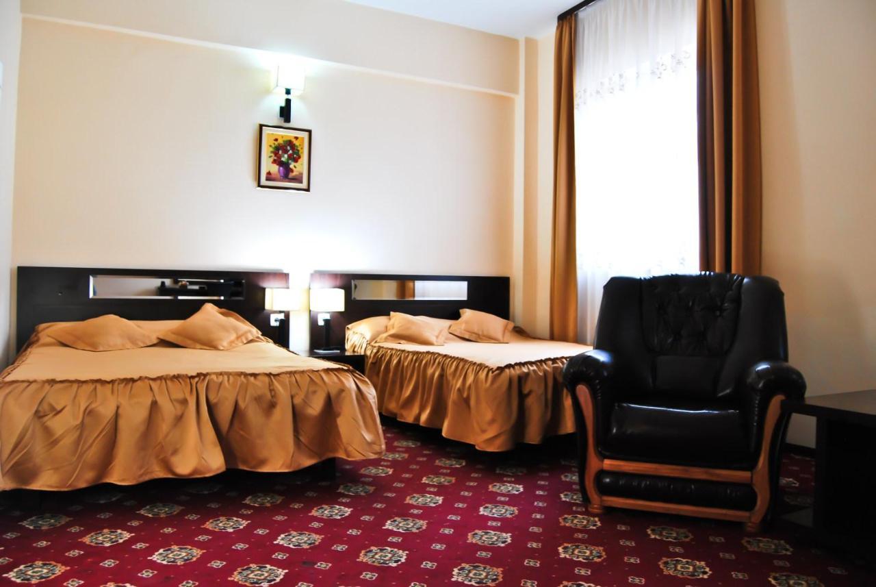 Hotel Magic Gt Trivale Pitesti Exterior photo