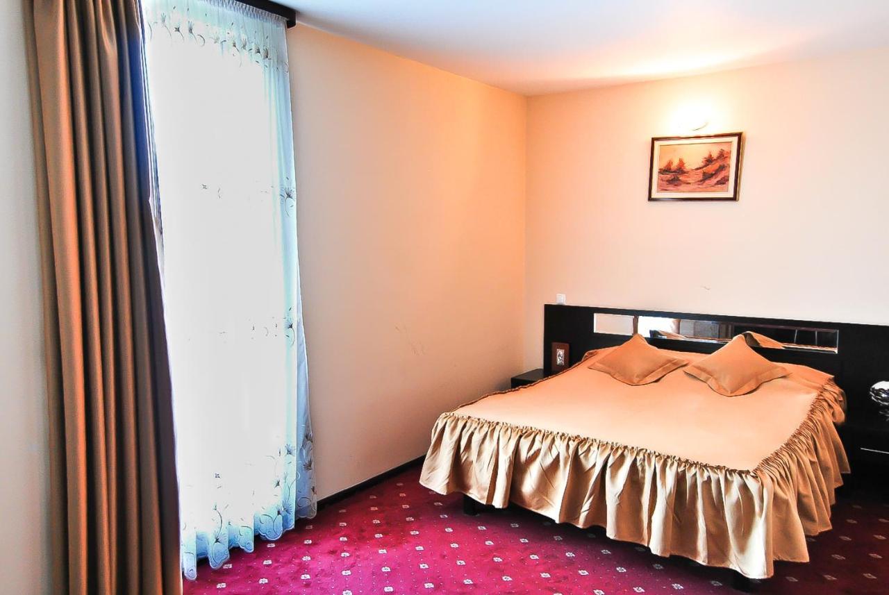 Hotel Magic Gt Trivale Pitesti Exterior photo