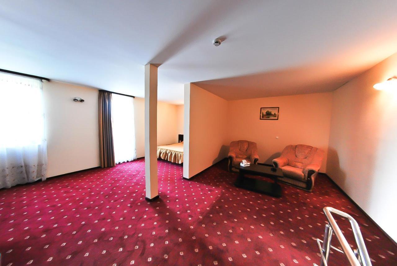 Hotel Magic Gt Trivale Pitesti Exterior photo