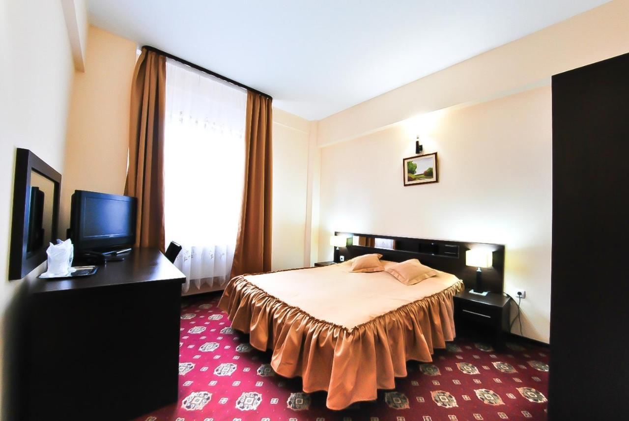 Hotel Magic Gt Trivale Pitesti Exterior photo