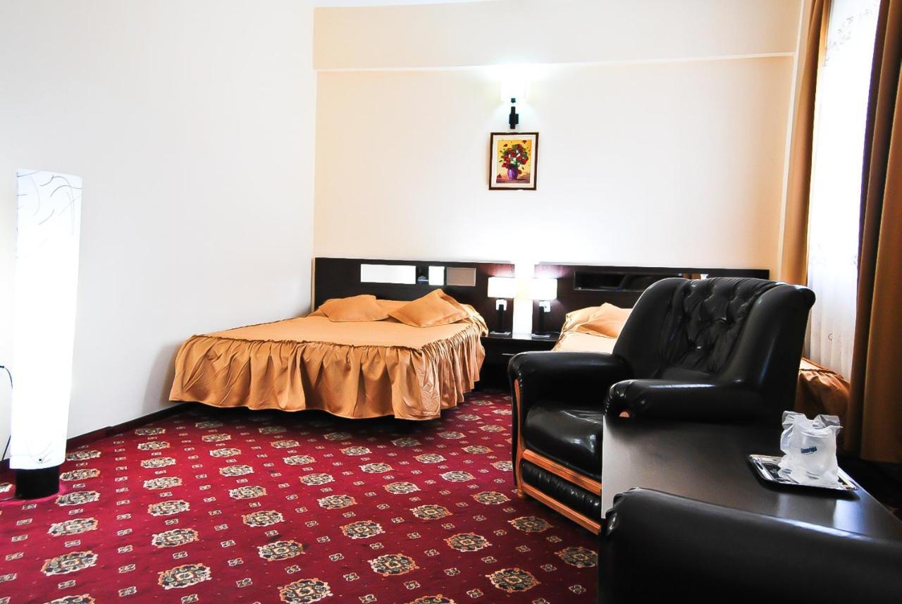 Hotel Magic Gt Trivale Pitesti Exterior photo
