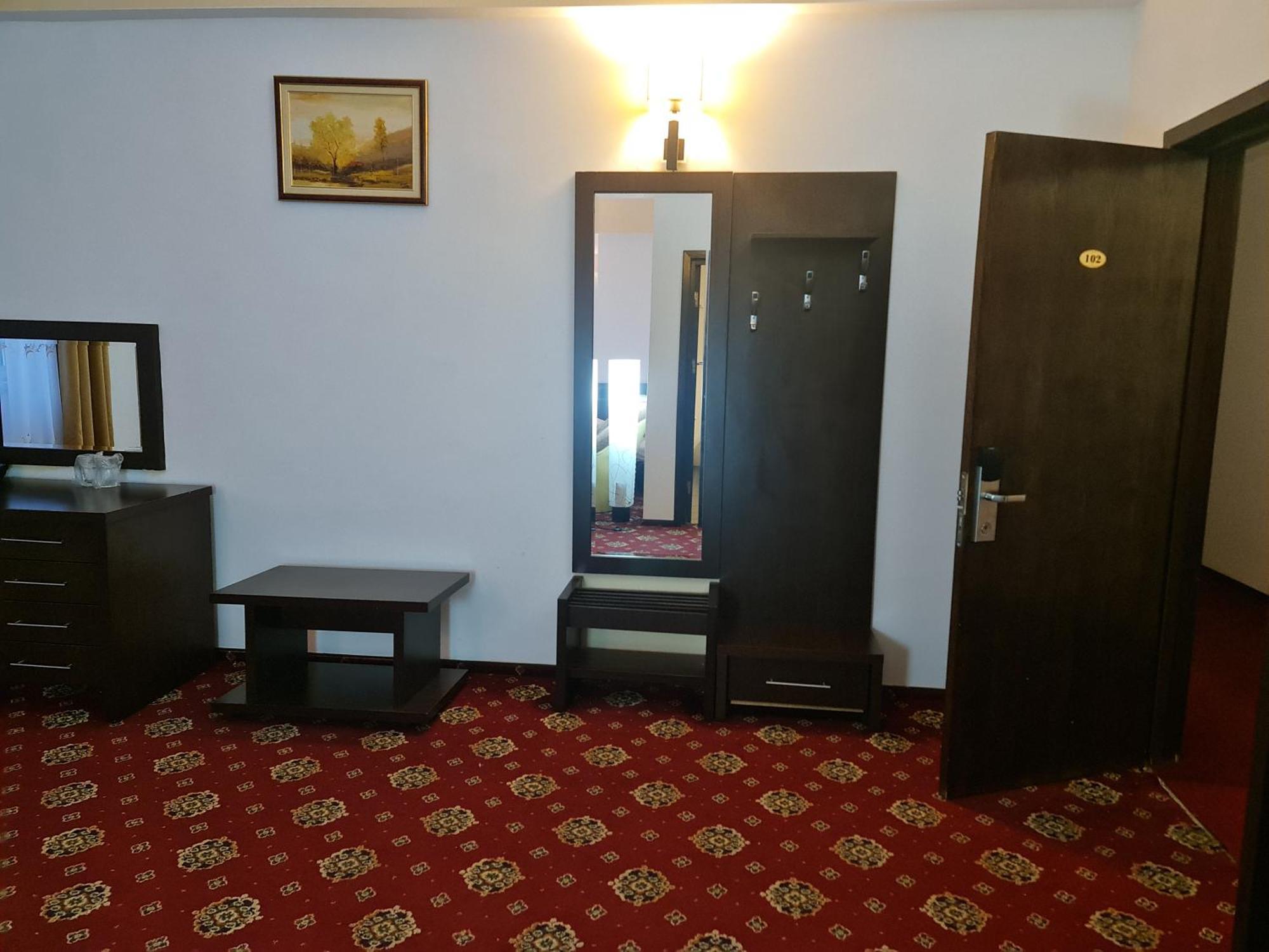Hotel Magic Gt Trivale Pitesti Exterior photo