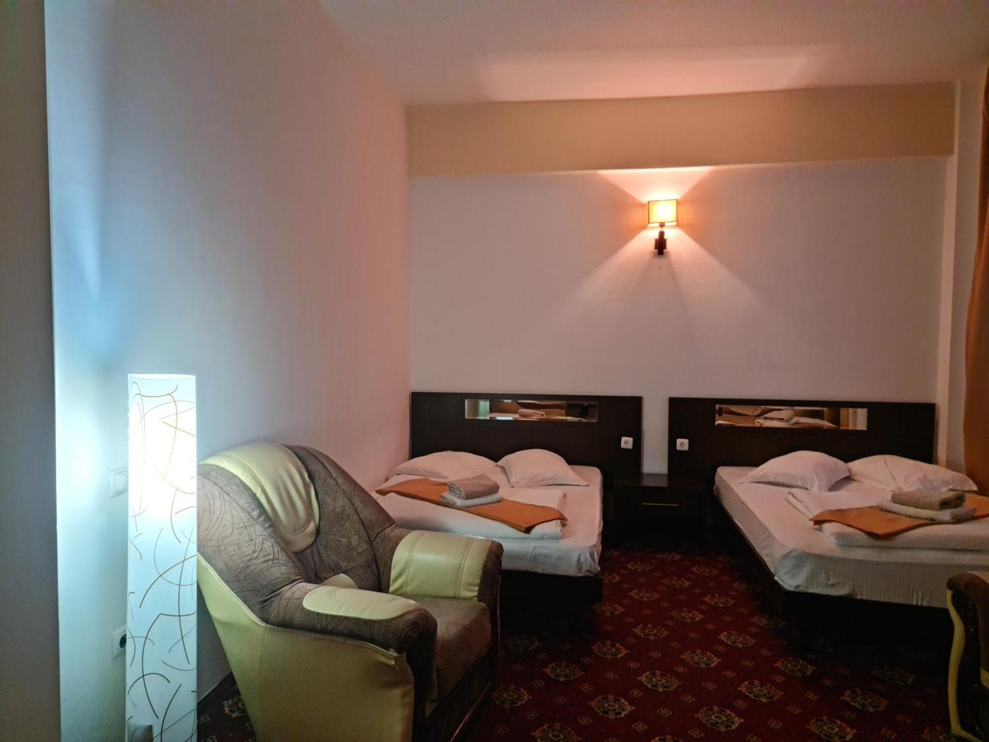 Hotel Magic Gt Trivale Pitesti Exterior photo