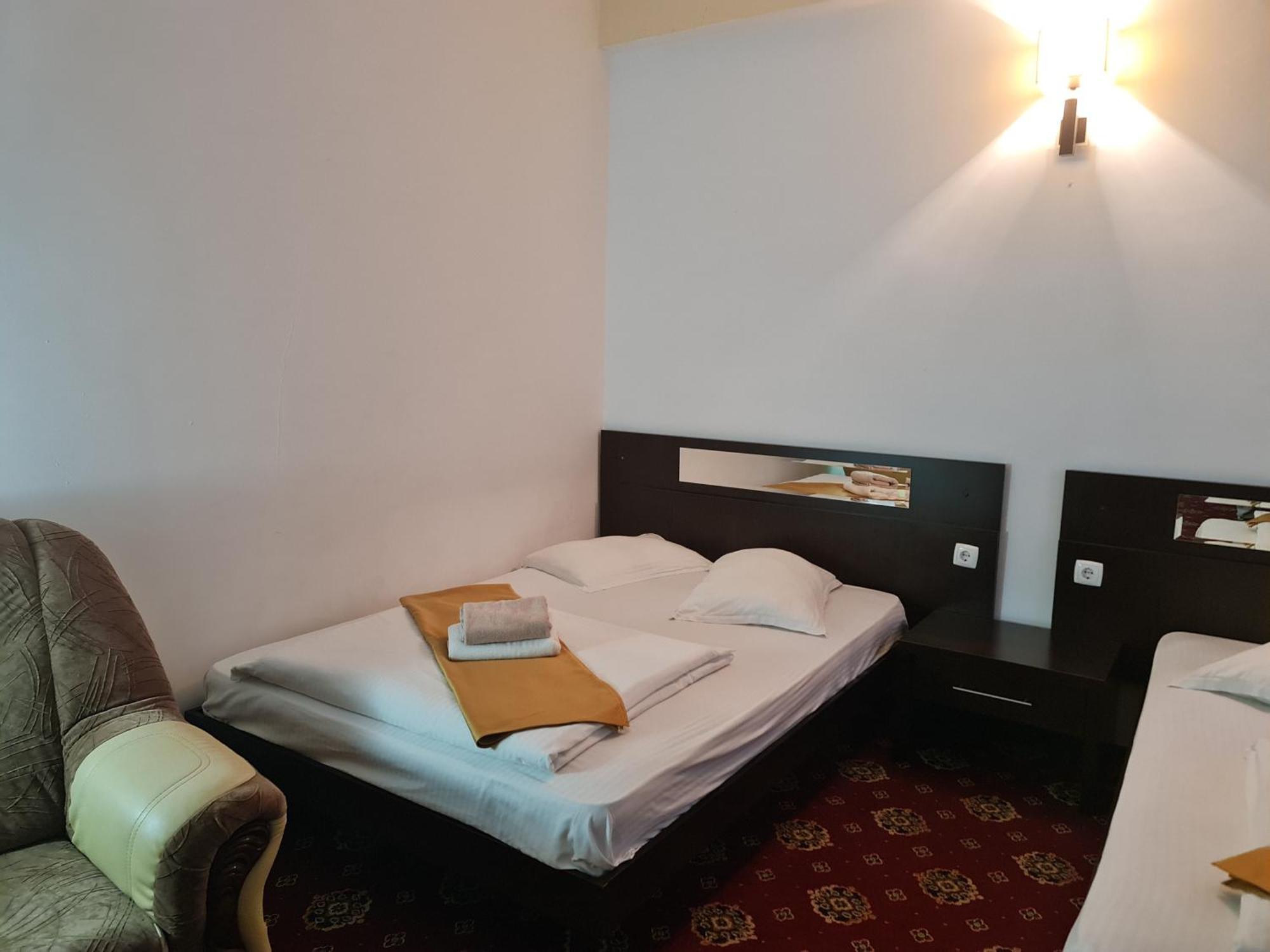 Hotel Magic Gt Trivale Pitesti Exterior photo