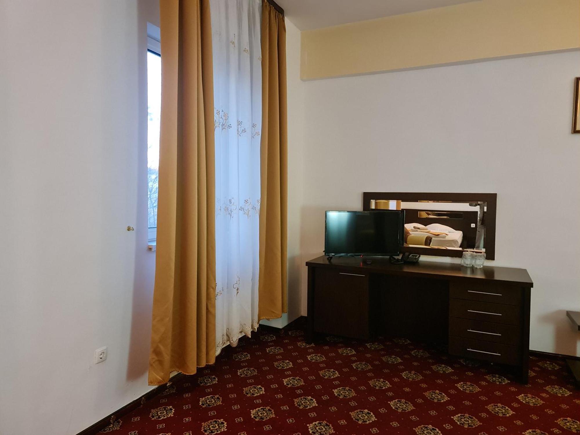 Hotel Magic Gt Trivale Pitesti Exterior photo