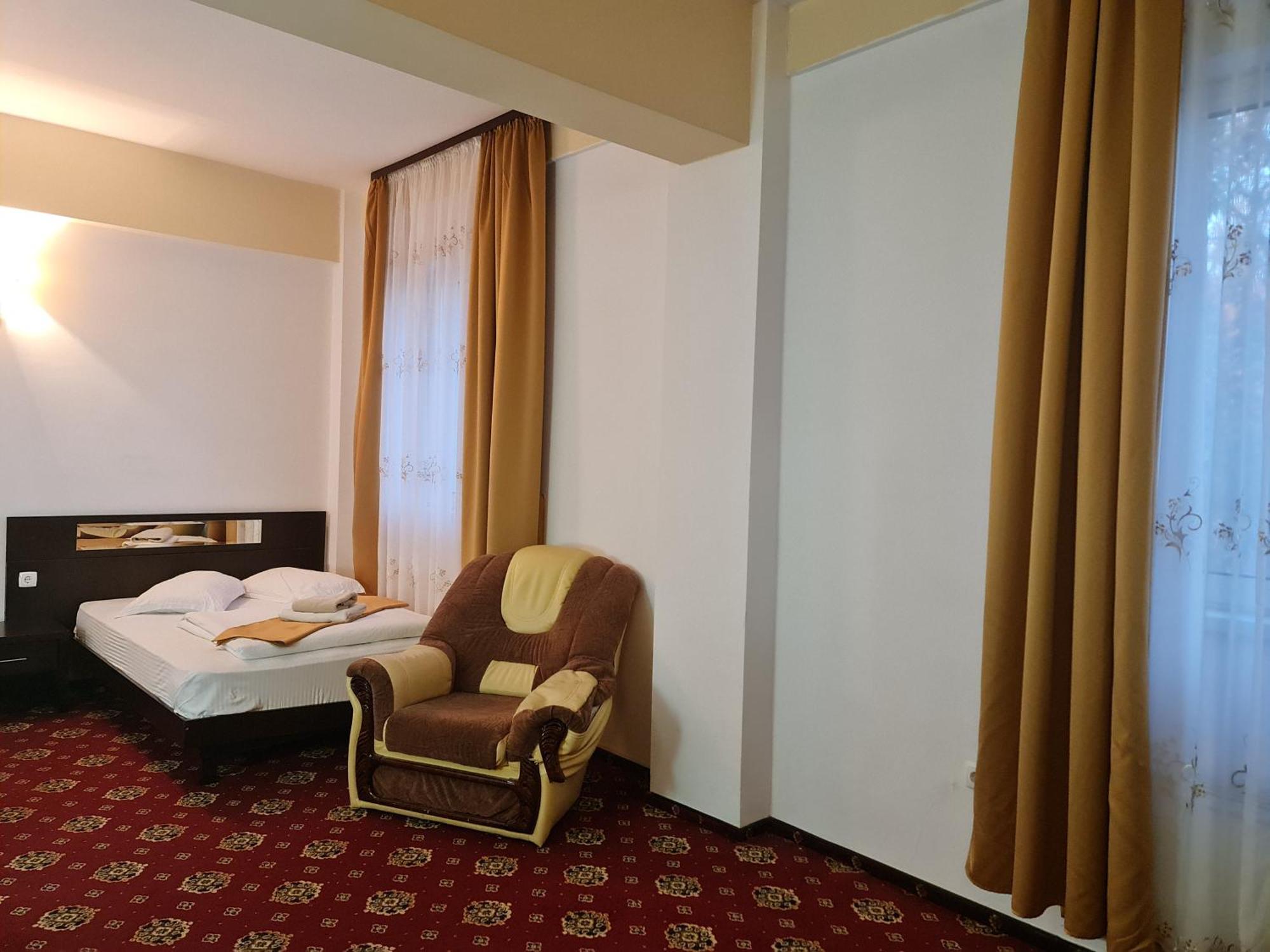 Hotel Magic Gt Trivale Pitesti Exterior photo