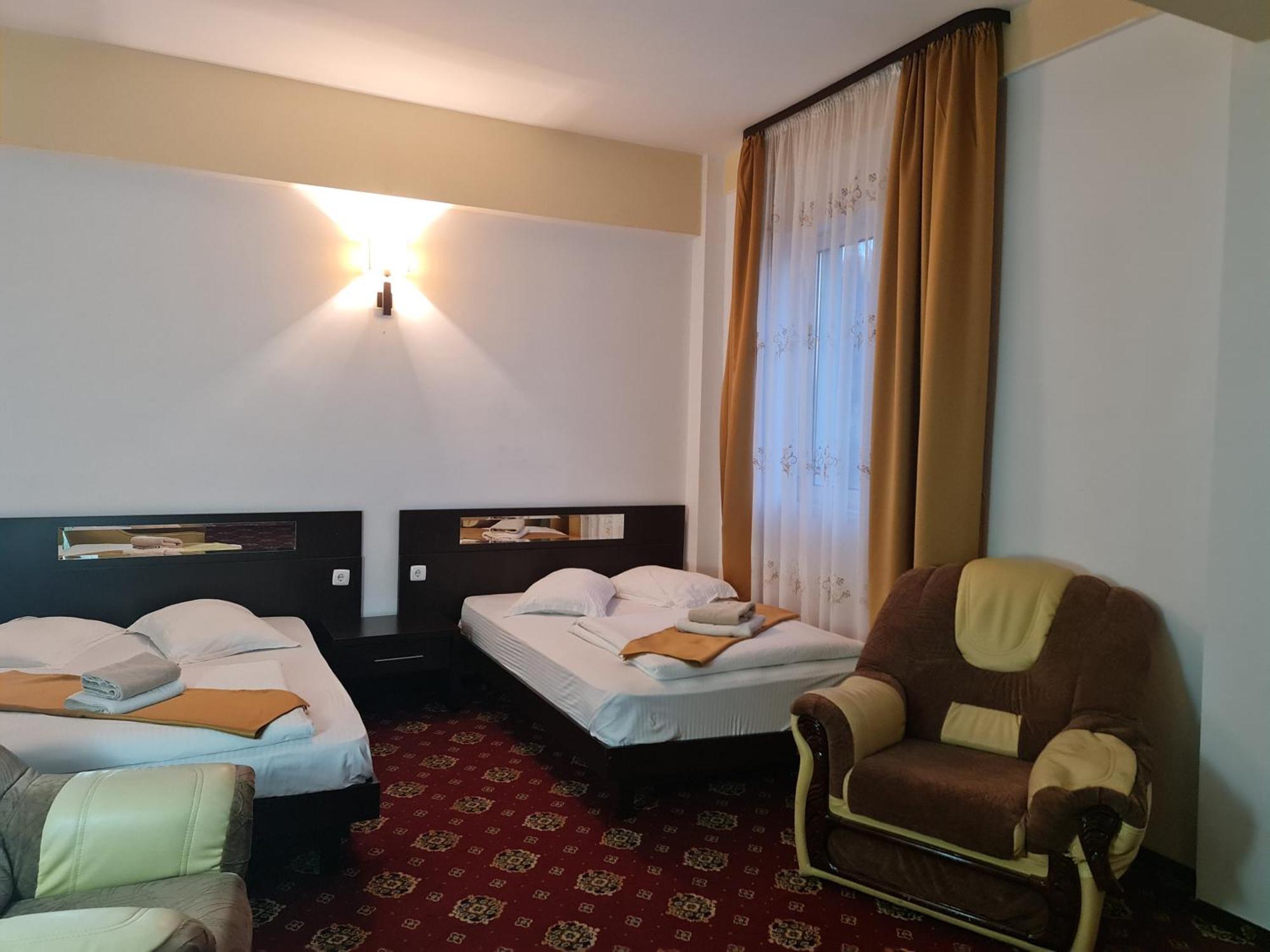 Hotel Magic Gt Trivale Pitesti Exterior photo