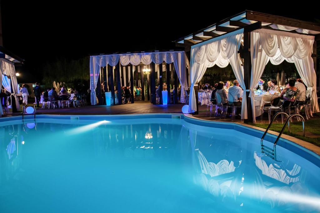 Hotel Magic Gt Trivale Pitesti Exterior photo