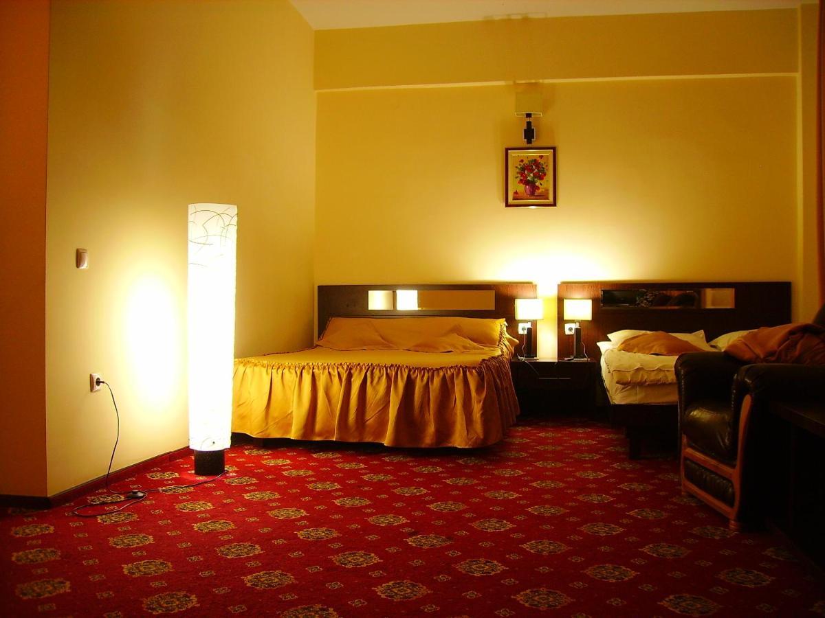 Hotel Magic Gt Trivale Pitesti Exterior photo