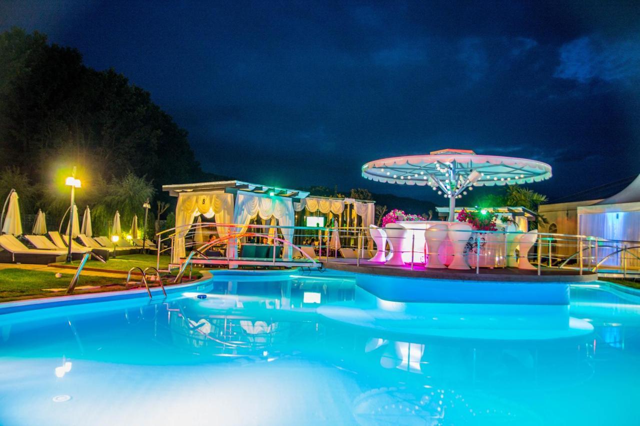 Hotel Magic Gt Trivale Pitesti Exterior photo