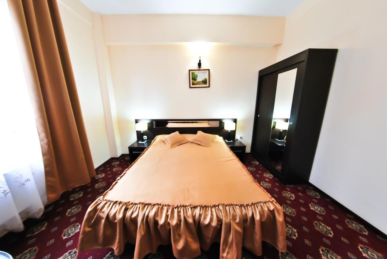Hotel Magic Gt Trivale Pitesti Exterior photo